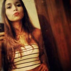 Meet your Posher, Estephany de abreu